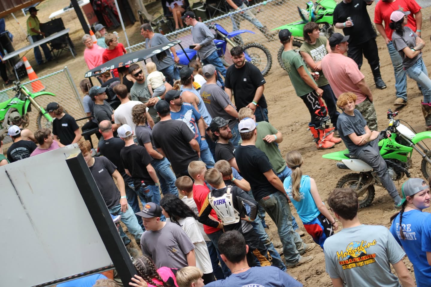 Fans and race-day atmosphere at Moonshine Hillclimb